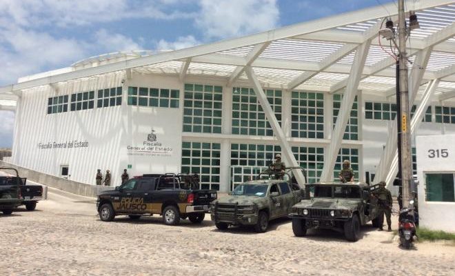 Detienen a presunto agresor de policías en Ixtapa