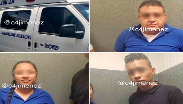 Paramédicos bajan a paciente de ambulancia y lo dejan en plena calle