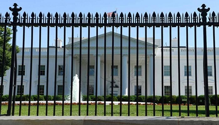 Hombre se prende fuego frente a la Casa Blanca; VIDEO