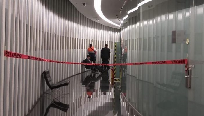 Estalla "libro bomba" en oficina de senadora de Morena