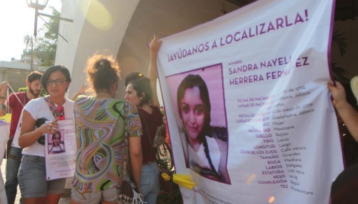 Gobierno reacciona ante manifestación por desaparecidos en Casa Jalisco