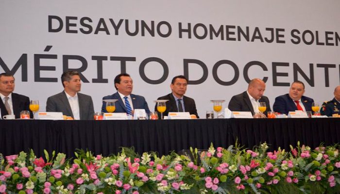 1300 Profesores de Jalisco reciben reconocimiento