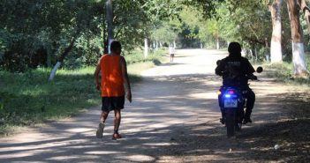 Ataca sujeto a corredora en parque lineal, la rescataron 3 personas