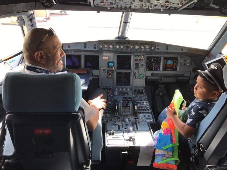 Llega a Puerto Vallarta el niño que soñaba con hacer castillos de arena