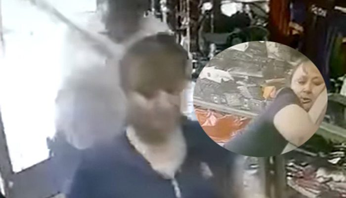 Ladrón la golpeó con un bate para robar su bolsa; VIDEO