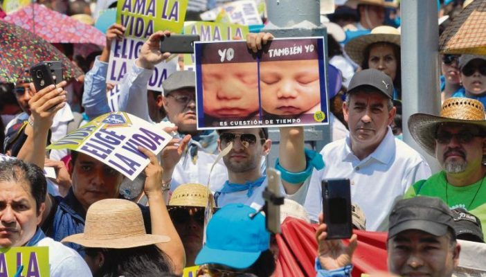 Marchan contra ley pro aborto