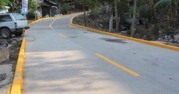 Sigue Dávalos en campaña descarada; inauguró calle de pocos metros con todo un 'show'