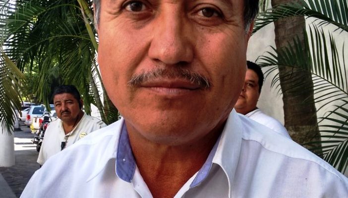 Completamente falso que haya en puerta manifestación de taxistas: Líder sindical