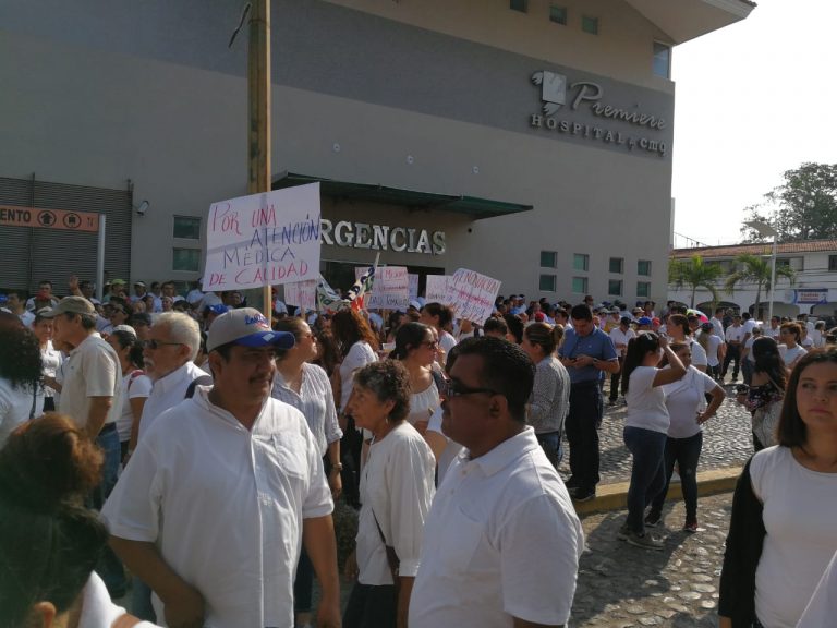 Politizada manifestación de maestros contra el ISSSTE en PV