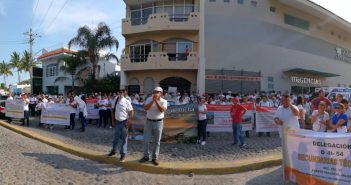 Politizada manifestación de maestros contra el ISSSTE en PV