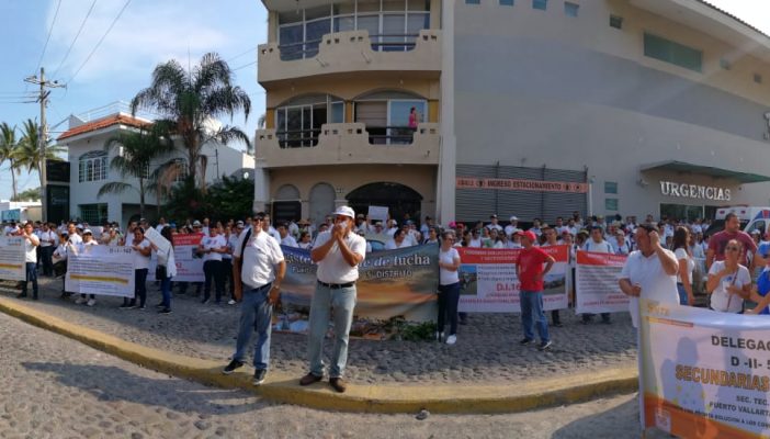Politizada manifestación de maestros contra el ISSSTE en PV