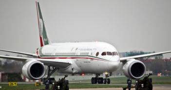 El avión presidencial financiará a migrantes, según AMLO