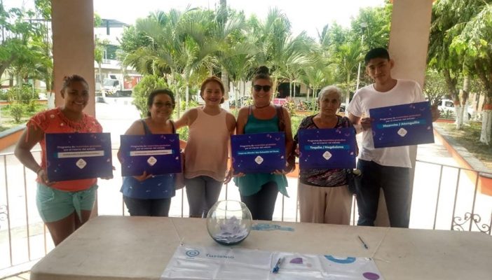 Regalaron viajes al interior del estado para personas de escasos recursos