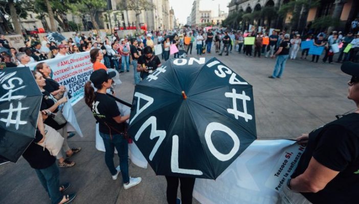 "Xiudadanos Voz y Libertad" protestan contra acciones de López Obrador