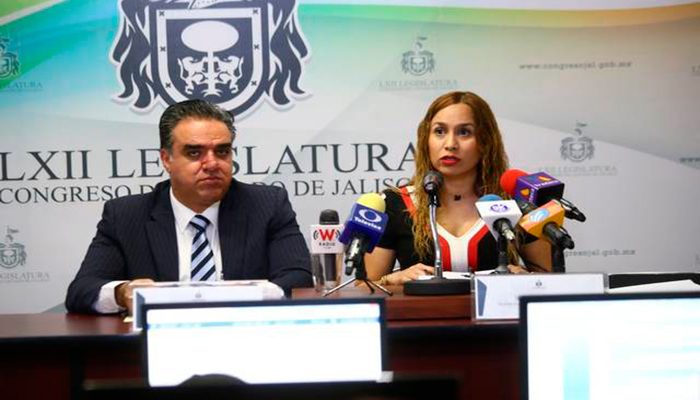 Coordinadora de Diputados de Morena oculta conflicto de interés en su 3de3