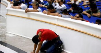 Miles de fieles oran por el apóstol Naasón sin tiempo definido