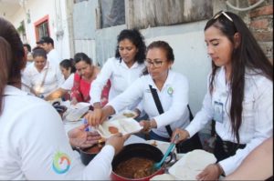 Otras 3 cuadras de calle y otro 'show' montado por Dávalos, ahora en Ixtapa