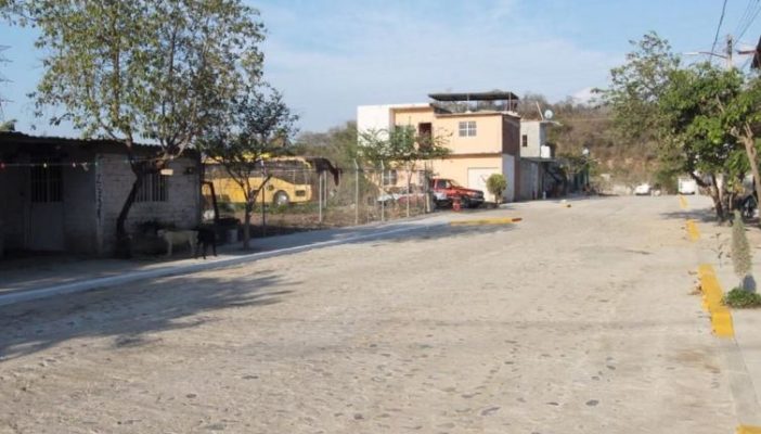 Otras 3 cuadras de calle y otro 'show' montado por Dávalos, ahora en Ixtapa