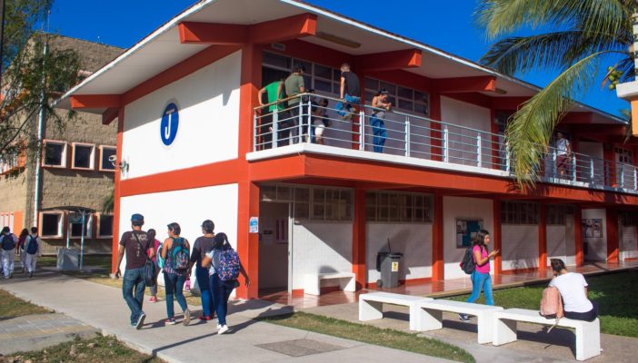 Regresa cubrebocas obligatorio a la Universidad de Guadalajara