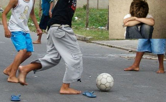 6 Menores de edad abusan de un niño de 7 años para “dejarlo” jugar fútbol