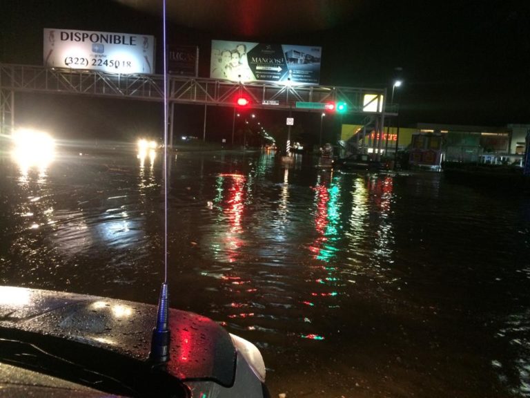 Tormenta desquicia toda la Bahía de Banderas