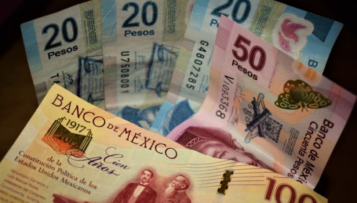 El peso se mantiene como la mejor divisa a pesar del 'efecto Urzúa'