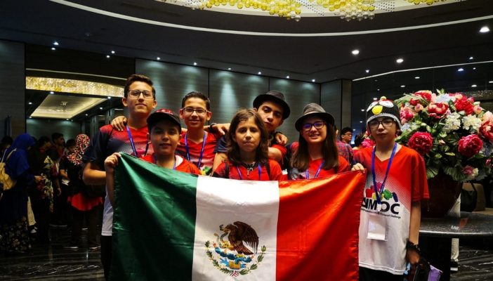 Estudiantes jaliscienses triunfan en olimpiada de matemáticas en Singapur