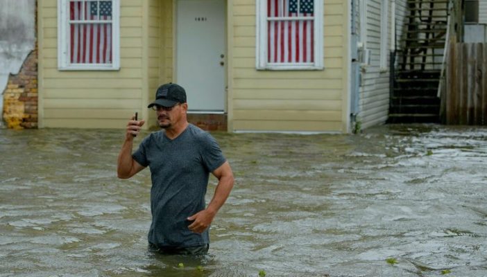 "Barry" toca tierra en Luisiana; se degrada a tormenta tropical