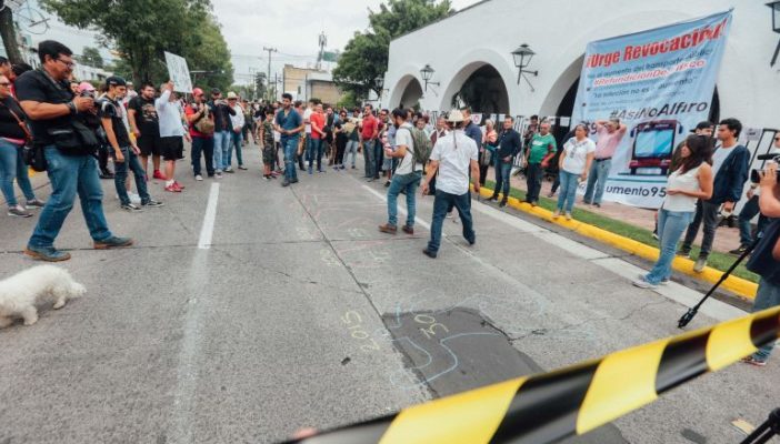 Alfaro promete mejora en transporte a pesar de protestas