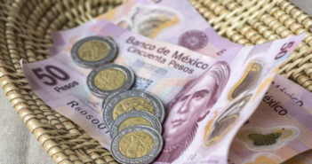 Busca SAT cobrar impuestos a propinas, argumenta son salario del trabajador