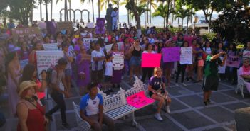 Pacífica y ordenada resultó la manifestación feminista en Puerto Vallarta