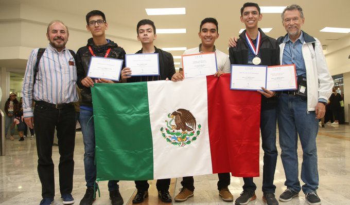 Estudiantes mexicanos obtienen medalla de bronce y mención honorífica