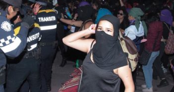 Feministas vandalizaron y agredieron en CDMX por protesta