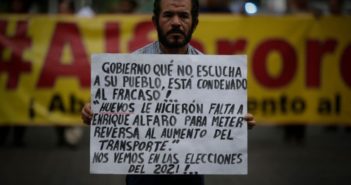 Marchan de nuevo contra el aumento al transporte; anticipan amparos