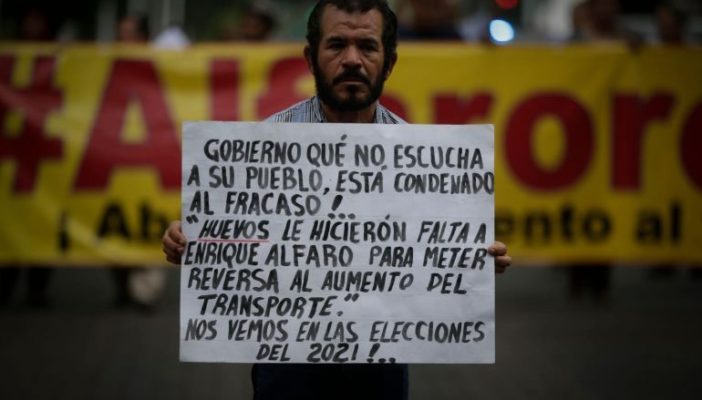 Marchan de nuevo contra el aumento al transporte; anticipan amparos