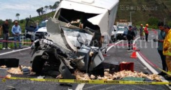 Fallece conductor que transportaba pollo sobre autopista Guadalajara-Tepic