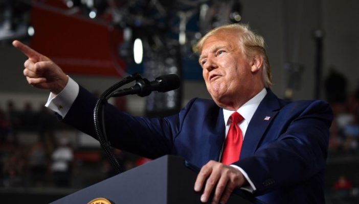 Trump promete contragolpe tras anuncio de aranceles de China