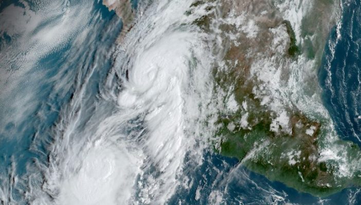 "Lorena" ingresa a Los Cabos otra vez como huracán categoría 1