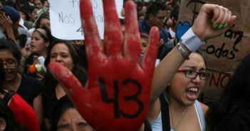 AMLO coincide con padres de los 43; "falta acelerar investigación"