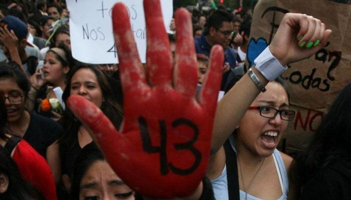 AMLO coincide con padres de los 43; "falta acelerar investigación"