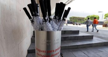 Cámara de Diputados gasta 264 mil pesos en paraguas