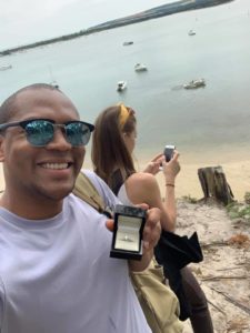 Le pide matrimonio a su novia decenas de veces sin que ella se de cuenta