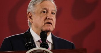 López Obrador exhibe gastos excesivos en administración de Peña Nieto