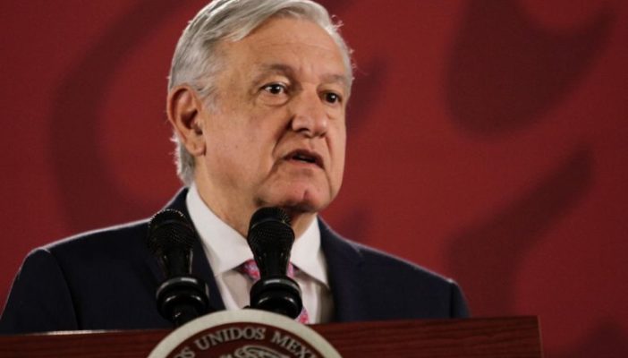 López Obrador exhibe gastos excesivos en administración de Peña Nieto