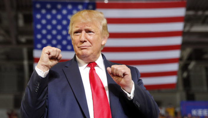 Trump da negativo a COVID-19 tras contagio de su asistente personal