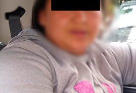 "Encintan" a presunta ladrona en tianguis de Medrano