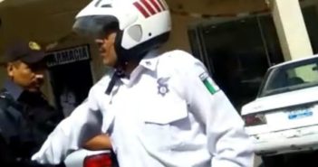 Policías detienen a tránsito que los infraccionó