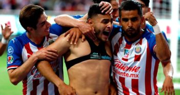 Se lleva Chivas el clásico tapatío con golazo de Vega
