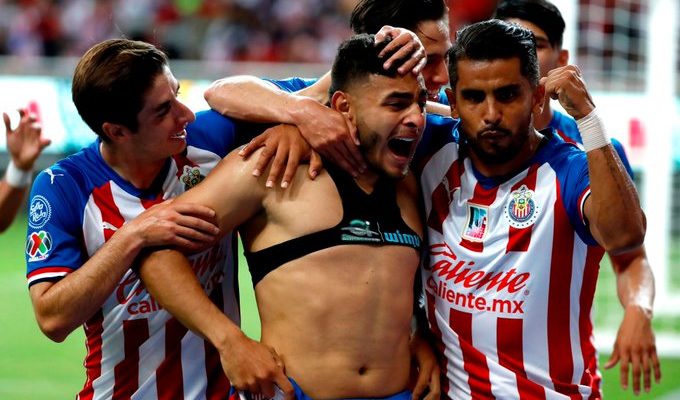 Se lleva Chivas el clásico tapatío con golazo de Vega