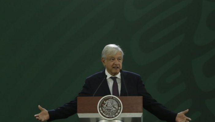 Pide AMLO a empresarios terminar los hospitales inconclusos